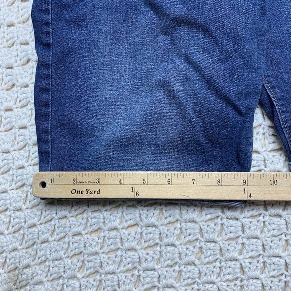 Old Navy Shorts Curvy Profile 8 Regular Blue Denim Cotton Blend 5-Pockes Waist32 - Picture 9 of 10